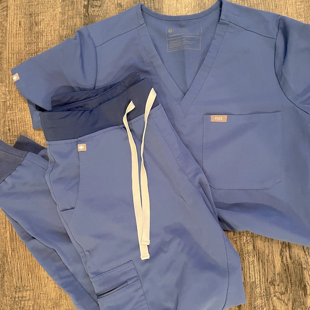 Women’s Figs Jogger Scrub Set - S Top/M Bottom
